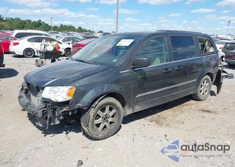 2011 Chrysler Town & Country Touring z USA, uszkodzony, nr VIN 2A4RR5DG2BR664935